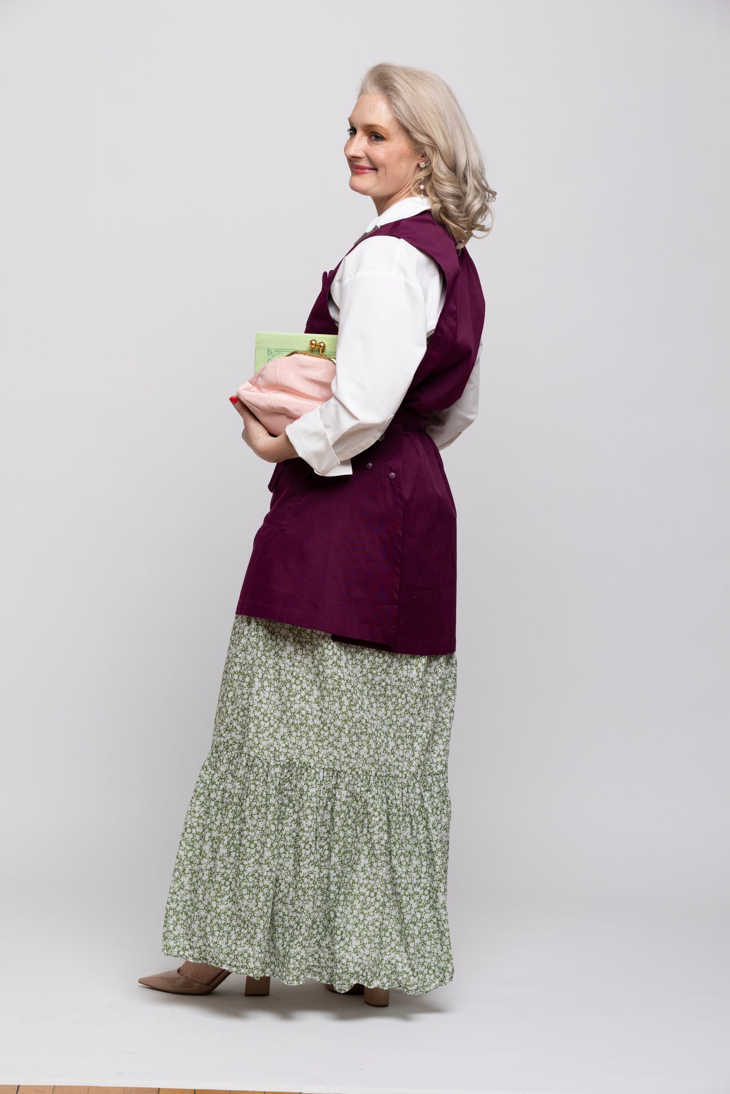 Classic Grace Apron in Plum Caspia