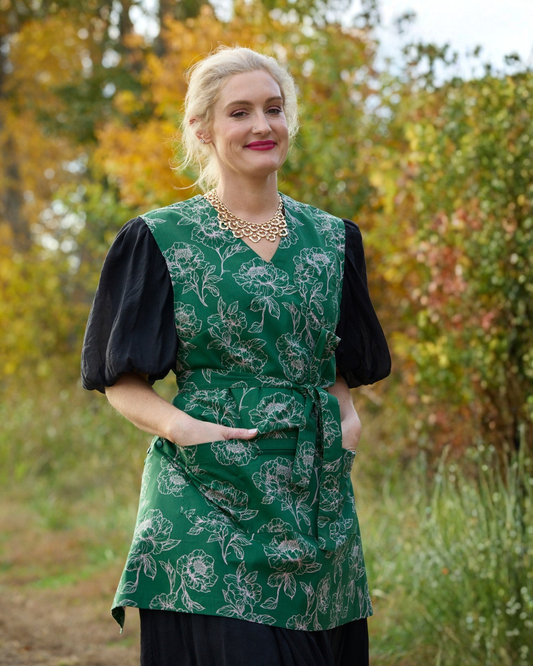 Classic Grace Apron in Eden Peony Print